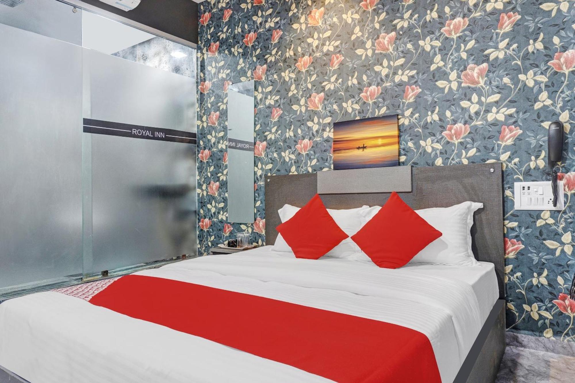 Oyo Flagship Hotel Royal Inn Surate Extérieur photo