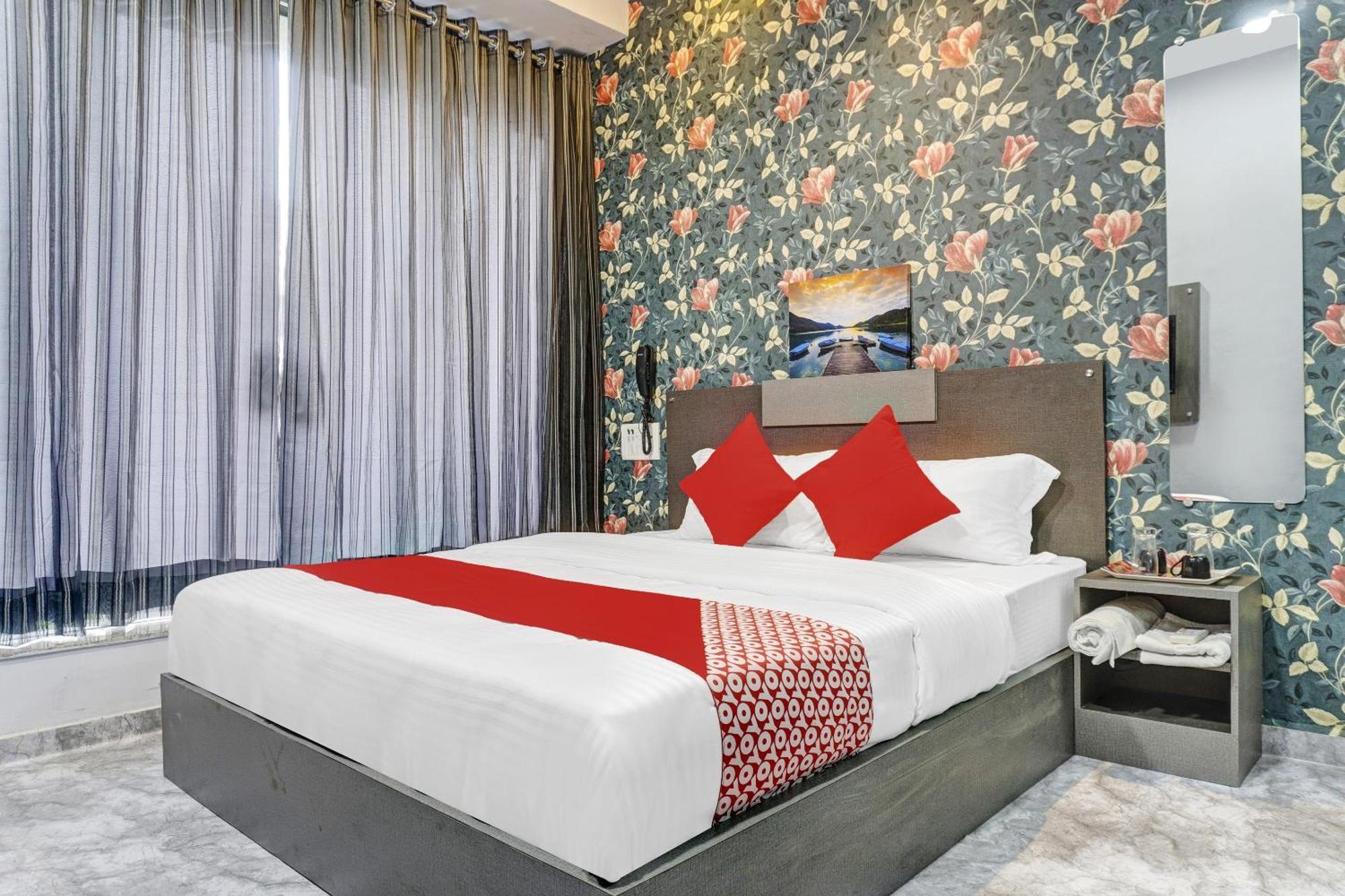 Oyo Flagship Hotel Royal Inn Surate Extérieur photo