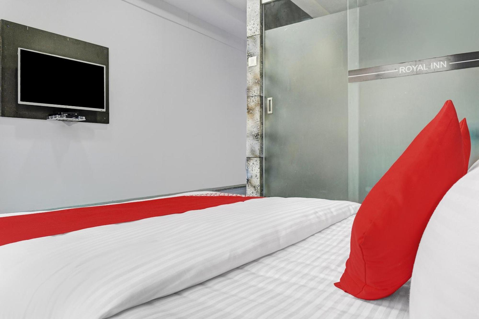 Oyo Flagship Hotel Royal Inn Surate Extérieur photo